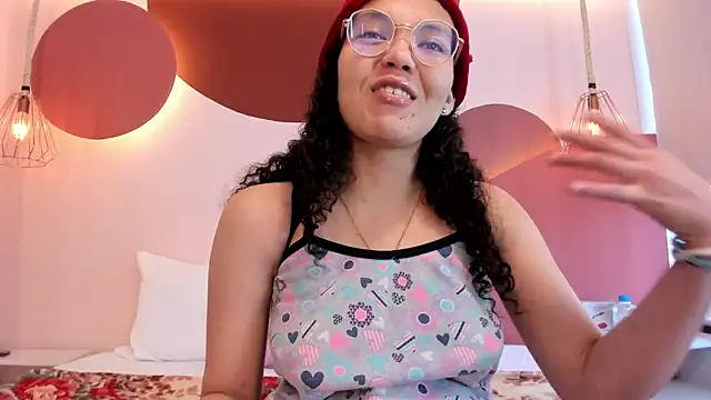 SweetStarr  online show from 09-26-25, 01:07