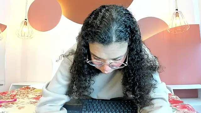 SweetStarr  online show from 09-30-25, 12:55