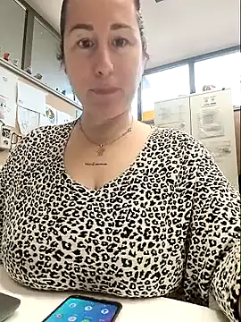 Snapshot of bichota85 chatting on 02-10-26, 12:26 bichota85 online show from 02-10-26, 12:26