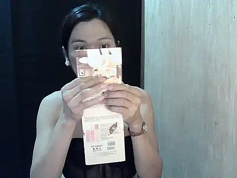 Snapshot of Nikah_loves_u chatting on 11-13-25, 03:49 Nikah loves u online show from 11-13-25, 03:49