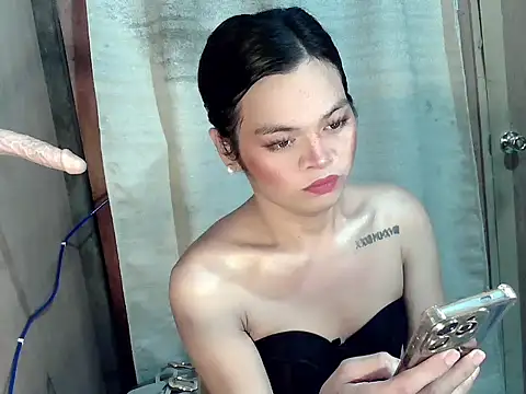 Snapshot of Nikah_loves_u chatting on 12-18-25, 11:36 Nikah loves u online show from 12-18-25, 11:36