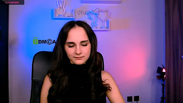 Snapshot of ariana_ross7 chatting on 07-06-26, 07:38 ariana ross7 online show from 07-06-26, 07:38