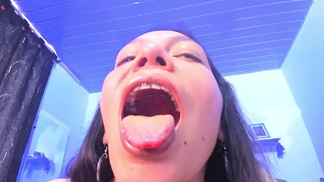 karlaaa   online show from 01-10-26, 02:23