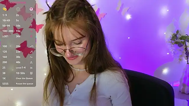 Snapshot of Katyaa_Lover chatting on 10-10-25, 04:08 Katyaa Lover online show from 10-10-25, 04:08