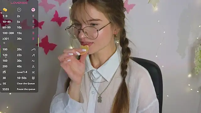 Snapshot of Katyaa_Lover chatting on 10-15-25, 04:04 Katyaa Lover online show from 10-15-25, 04:04