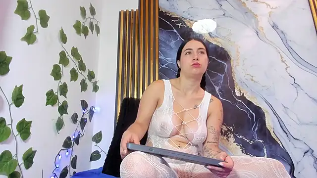 brittanyy20 online show from 11-12-25, 12:53