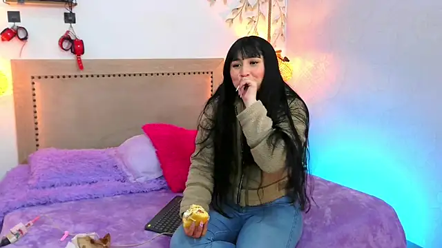 Snapshot of Daphnee-x chatting on 10-04-25, 11:56 Daphnee-x online show from 10-04-25, 11:56