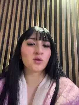 Snapshot of Daphnee-x chatting on 10-17-25, 12:18 Daphnee-x online show from 10-17-25, 12:18
