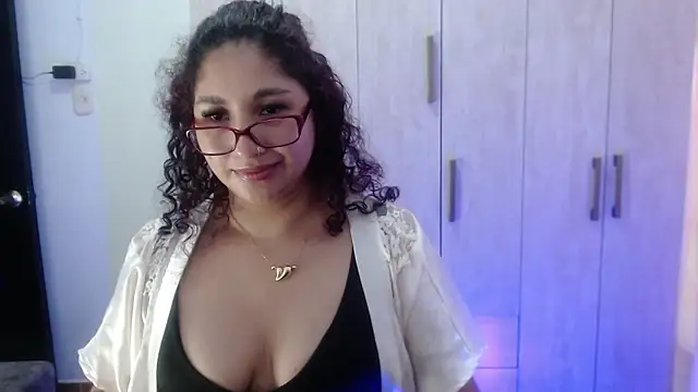 Gia Dior online show from 10-29-25, 12:04