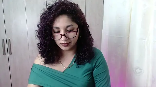 Gia Dior online show from 11-13-25, 11:52