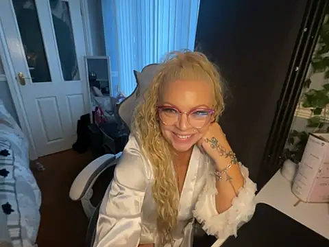 BonnyDesire online show from 04-15-26, 06:56