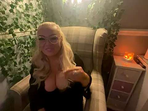 BonnyDesire online show from 12-15-25, 08:25