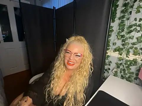 BonnyDesire online show from 04-08-26, 07:04