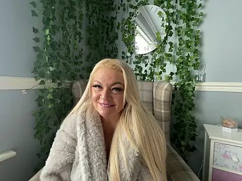 BonnyDesire online show from 10-25-25, 01:23