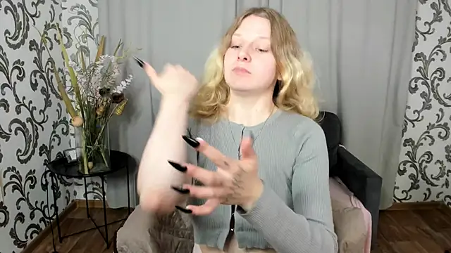  Velvet peach  online show from 11-15-25, 11:47