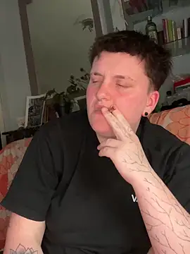 Snapshot of captaine_pioupiou chatting on 10-20-25, 03:34 captaine pioupiou online show from 10-20-25, 03:34