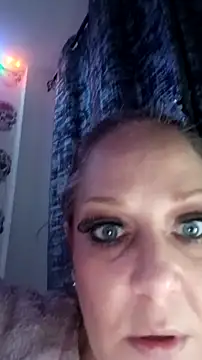 Snapshot of curvybabe88 chatting on 10-24-25, 06:01 curvybabe88 online show from 10-24-25, 06:01