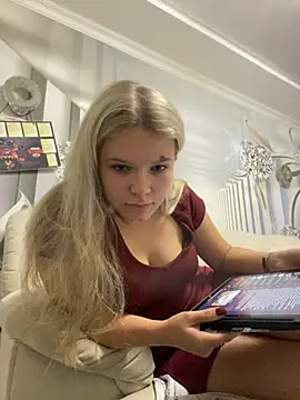 Snapshot of Alison_Kisa chatting on 09-19-25, 11:31 Alison Kisa online show from 09-19-25, 11:31