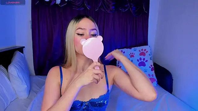 Shairaclark  online show from 05-07-26, 02:27