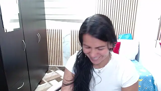 Snapshot of camilavargas_ chatting on 05-31-26, 08:42 camilavargas online show from 05-31-26, 08:42