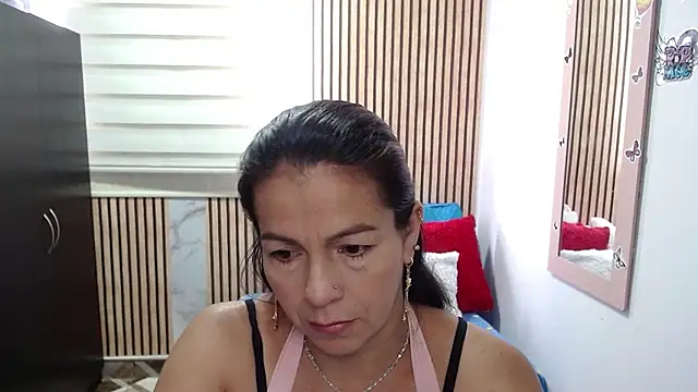 Snapshot of camilavargas_ chatting on 06-03-26, 02:29 camilavargas online show from 06-03-26, 02:29