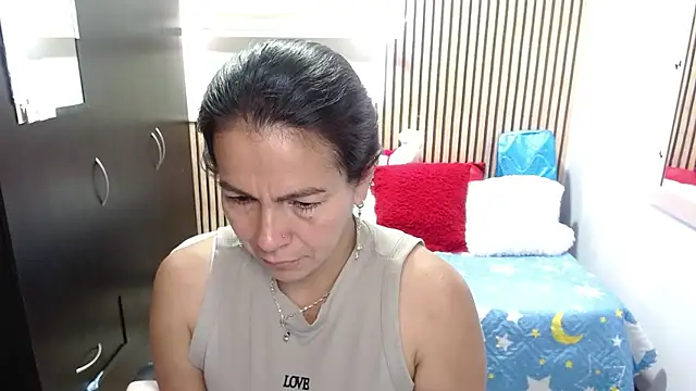 Snapshot of camilavargas_ chatting on 06-11-26, 08:28 camilavargas online show from 06-11-26, 08:28