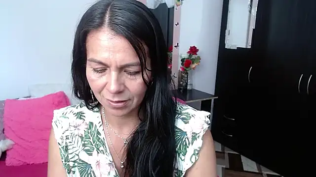 Snapshot of camilavargas_ chatting on 10-02-25, 09:40 camilavargas  online show from 10-02-25, 09:40