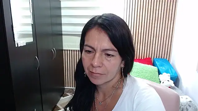Snapshot of camilavargas_ chatting on 05-11-26, 05:10 camilavargas online show from 05-11-26, 05:10