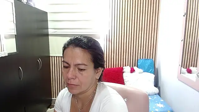 Snapshot of camilavargas_ chatting on 06-12-26, 02:48 camilavargas online show from 06-12-26, 02:48