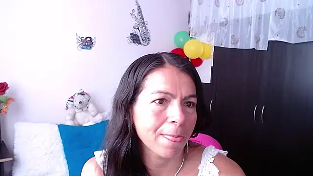 Snapshot of camilavargas_ chatting on 09-25-25, 08:26 camilavargas  online show from 09-25-25, 08:26