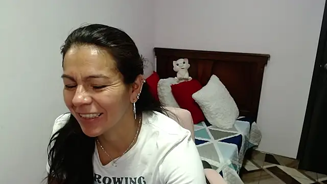Snapshot of camilavargas_ chatting on 07-14-26, 04:35 camilavargas online show from 07-14-26, 04:35