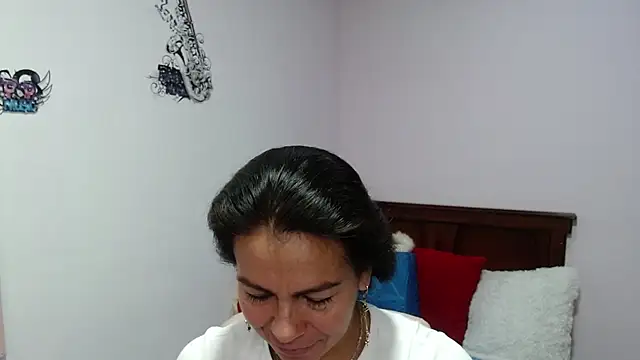 Snapshot of camilavargas_ chatting on 06-30-26, 04:29 camilavargas online show from 06-30-26, 04:29