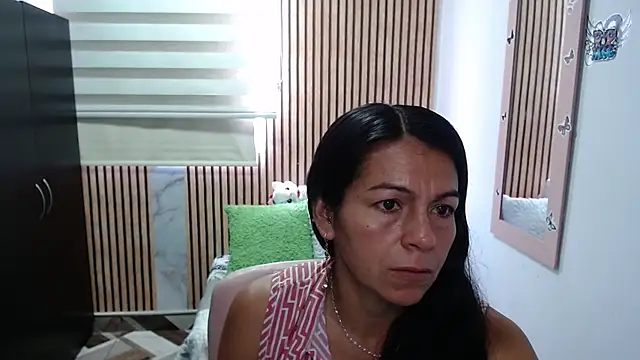 Snapshot of camilavargas_ chatting on 04-21-26, 04:57 camilavargas online show from 04-21-26, 04:57