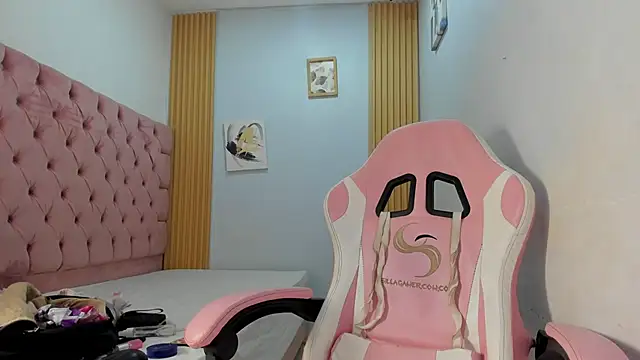 Naomis 35 online show from 11-18-25, 07:50