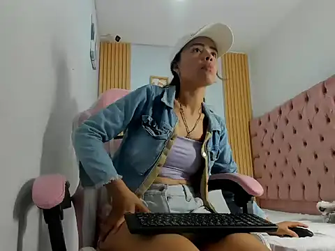 Naomis 35 online show from 10-20-25, 07:47