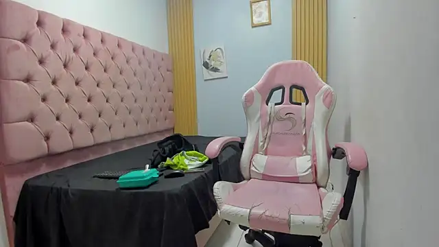 Naomis 35 online show from 12-02-25, 07:48