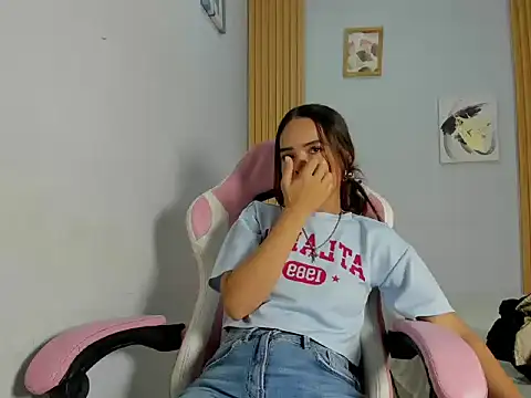 Naomis 35 online show from 10-29-25, 07:24