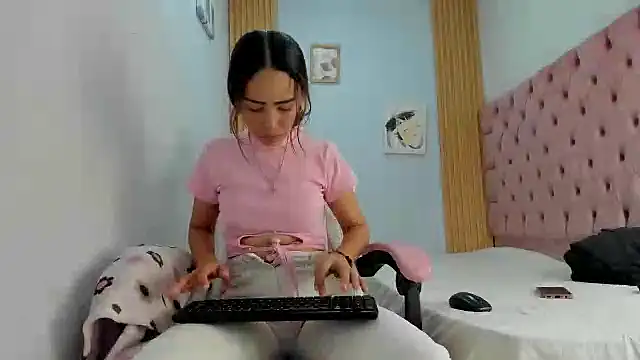Naomis 35 online show from 10-16-25, 07:22