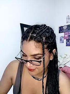 Snapshot of Renata_Zoe chatting on 10-19-25, 01:41 Renata Zoe online show from 10-19-25, 01:41
