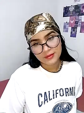 Snapshot of Renata_Zoe chatting on 09-27-25, 01:23 Renata Zoe online show from 09-27-25, 01:23