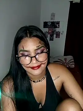 Renata Zoe online show from 10-31-25, 02:52