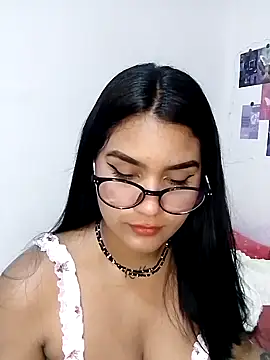 Snapshot of Renata_Zoe chatting on 10-06-25, 01:29 Renata Zoe online show from 10-06-25, 01:29