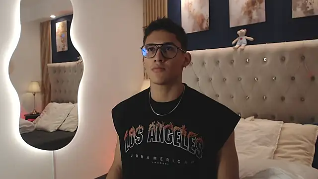 Snapshot of SalvadorFit chatting on 02-22-26, 08:10 SalvadorFit online show from 02-22-26, 08:10