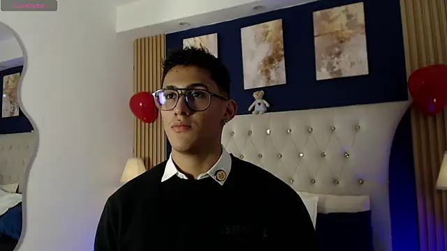 Snapshot of SalvadorFit chatting on 02-14-26, 08:09 SalvadorFit online show from 02-14-26, 08:09