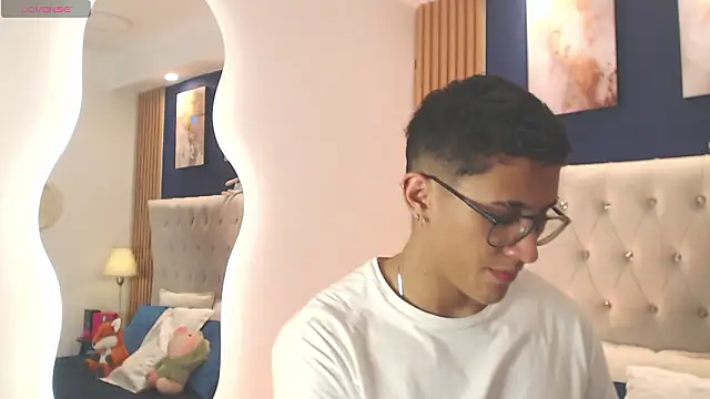 Snapshot of SalvadorFit chatting on 02-10-26, 08:41 SalvadorFit online show from 02-10-26, 08:41