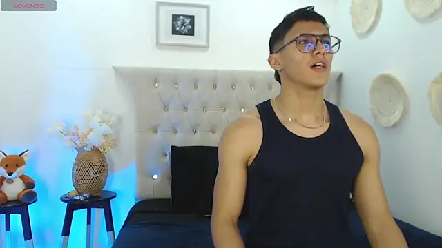Snapshot of SalvadorFit chatting on 09-19-25, 08:24 SalvadorFit online show from 09-19-25, 08:24