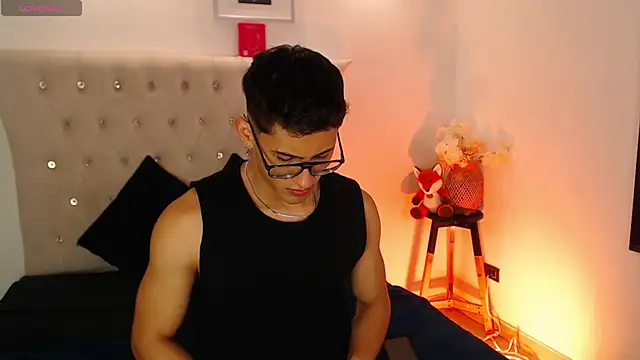 Snapshot of SalvadorFit chatting on 09-30-25, 08:59 SalvadorFit online show from 09-30-25, 08:59