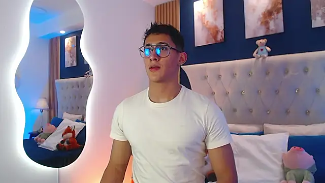 Snapshot of SalvadorFit chatting on 02-11-26, 08:41 SalvadorFit online show from 02-11-26, 08:41