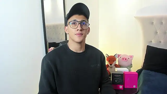 Snapshot of SalvadorFit chatting on 02-01-26, 08:40 SalvadorFit online show from 02-01-26, 08:40