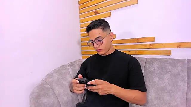 Snapshot of axel_vega chatting on 10-07-25, 07:37 axel vega online show from 10-07-25, 07:37